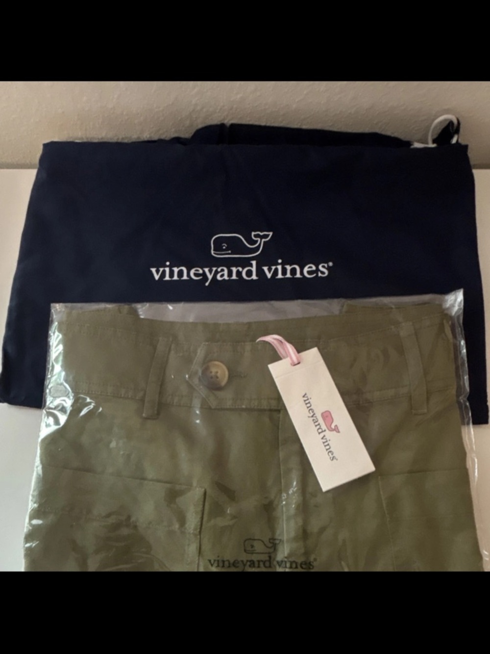 Women’s Vineyard Vines Camp Olive Shorts size 10 with new bag - Picture 5 of 7